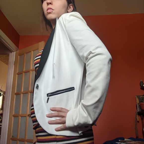 Black & White Vest - Picture 2 of 3